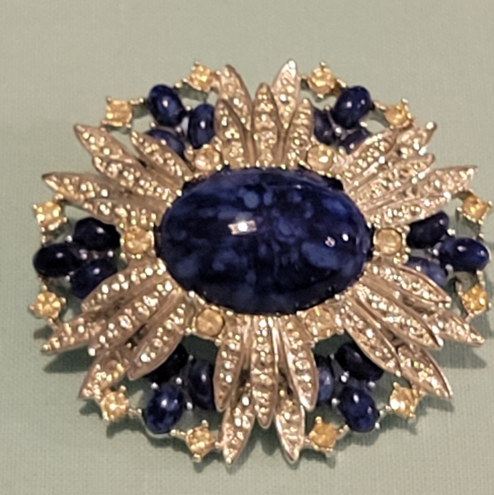 VINTAGE SARAH COV SIGNED BEAUTIFUL WHITE AND BLUE RHINESTONE BROOCH